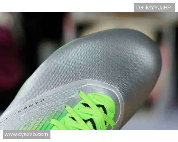 足球球星纷纷穿搭奢侈品鞋款引领时尚潮流解析